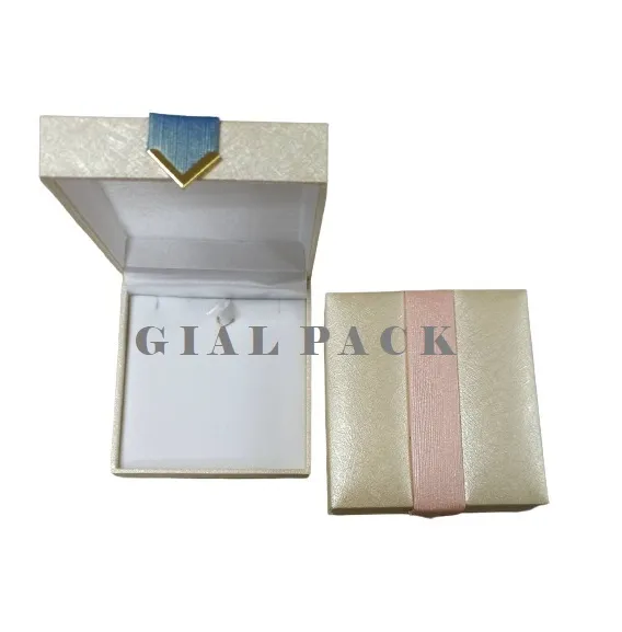 ΠΑΙΔΙΚΟ ΚΟΥΤΙ ΔΕΡΜΑΤΙΝΟ ΓΙΑ ΣΤΑΥΡΟ